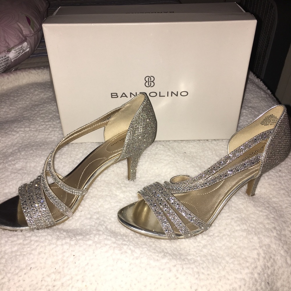 New Bandolino women’s gold heel